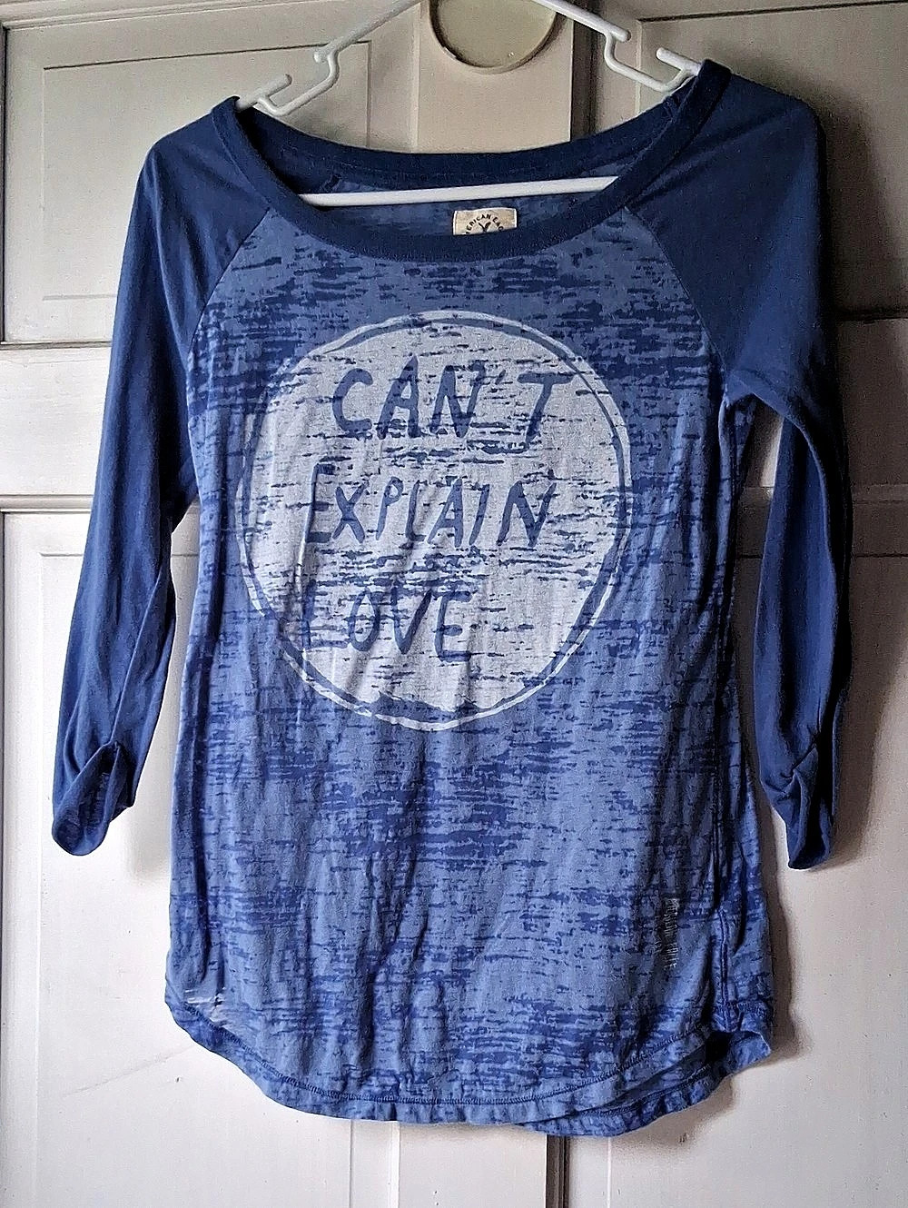 American Eagle Outfitters Long Sleeve Graphic Tee in Blue Size XS Vintage